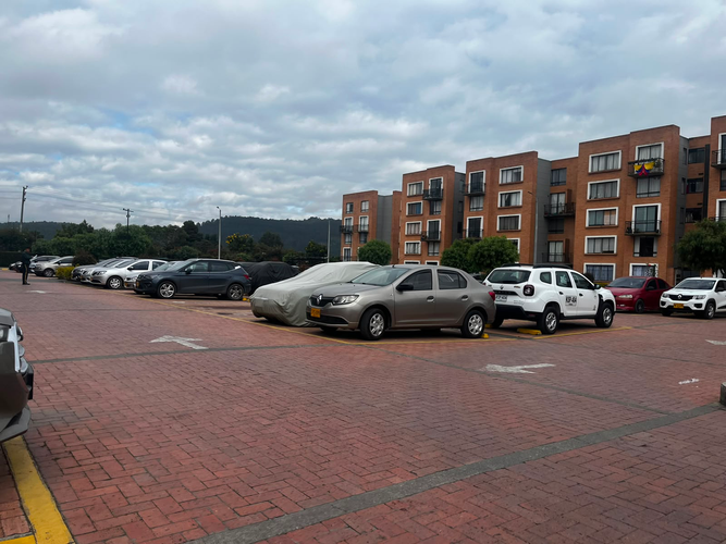 Apartamento de 3 alcobas en venta en Conjunto Residencial Pamplona, Madrid, 55 m² · foto 16 de 24
