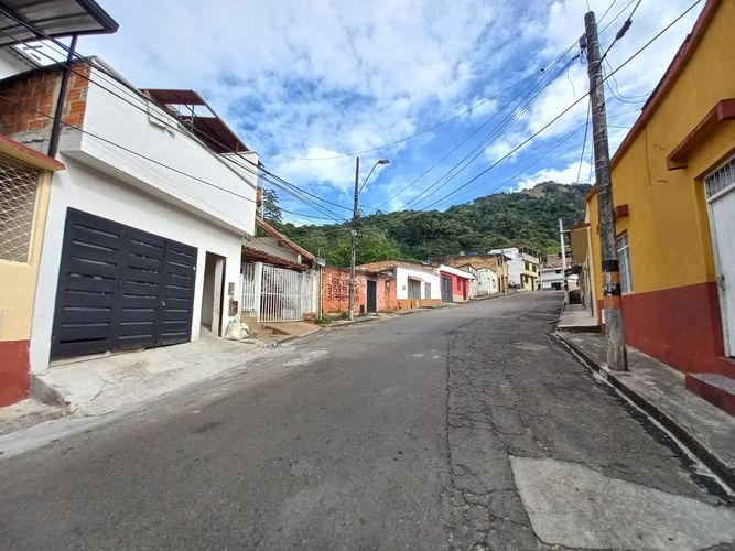 Casa de 8 alcobas en venta en Alaska, Ibagué, 295 m² · foto 2 de 24