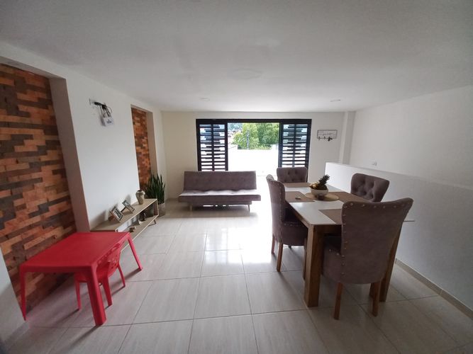 Casa de 8 alcobas en venta en Alaska, Ibagué, 295 m² · foto 3 de 24