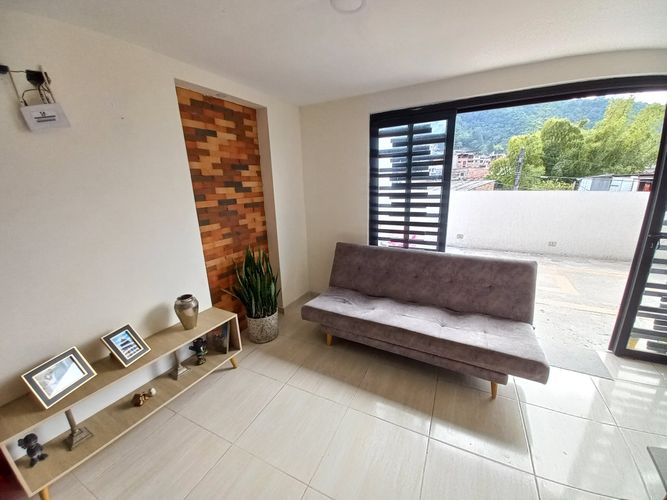 Casa de 8 alcobas en venta en Alaska, Ibagué, 295 m² · foto 4 de 24