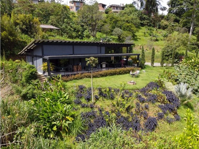 Casa de 3 alcobas en venta en Yarumalito, La Estrella, 300 m² · foto 2 de 24