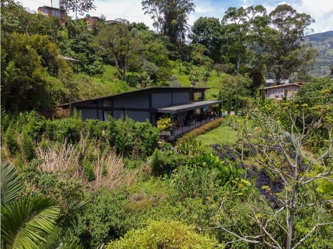 Casa de 3 alcobas en venta en Yarumalito, La Estrella, 300 m² · foto 3 de 24