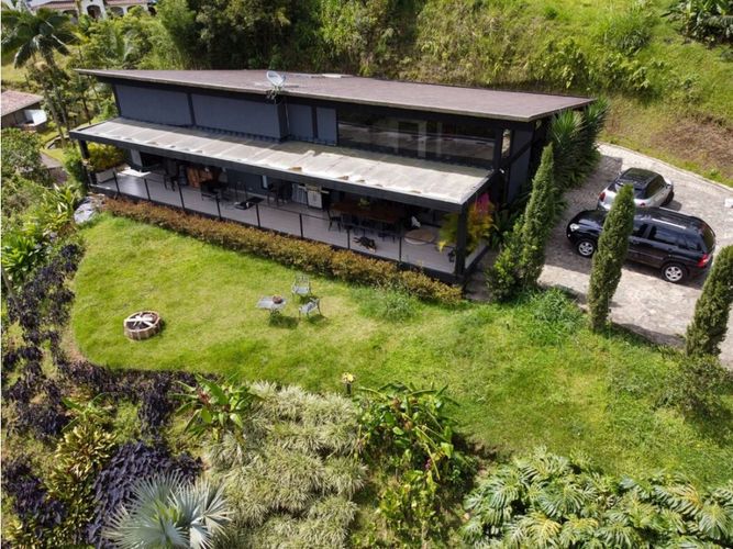 Casa de 3 alcobas en venta en Yarumalito, La Estrella, 300 m² · foto 4 de 24