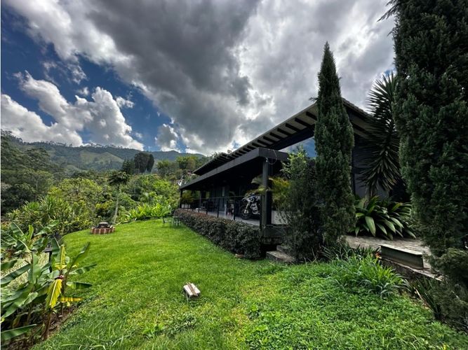 Casa de 3 alcobas en venta en Yarumalito, La Estrella, 300 m² · foto 5 de 24