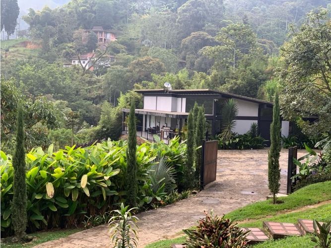 Casa de 3 alcobas en venta en Yarumalito, La Estrella, 300 m² · foto 6 de 24