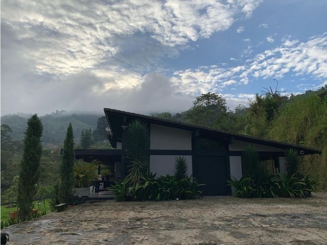 Casa de 3 alcobas en venta en Yarumalito, La Estrella, 300 m² · foto 9 de 24