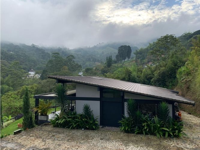 Casa de 3 alcobas en venta en Yarumalito, La Estrella, 300 m² · foto 10 de 24