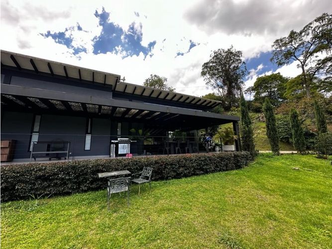 Casa de 3 alcobas en venta en Yarumalito, La Estrella, 300 m² · foto 11 de 24