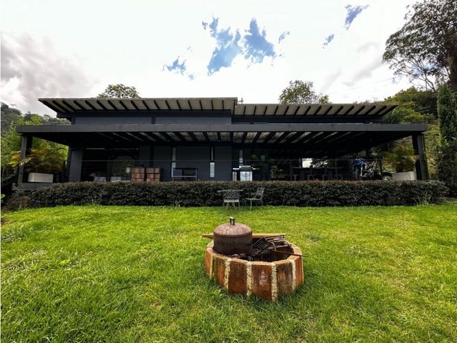 Casa de 3 alcobas en venta en Yarumalito, La Estrella, 300 m² · foto 14 de 24