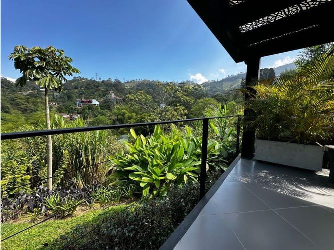 Casa de 3 alcobas en venta en Yarumalito, La Estrella, 300 m² · foto 15 de 24