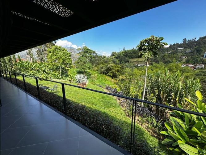 Casa de 3 alcobas en venta en Yarumalito, La Estrella, 300 m² · foto 16 de 24