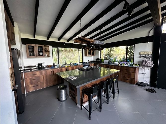 Casa de 3 alcobas en venta en Yarumalito, La Estrella, 300 m² · foto 18 de 24