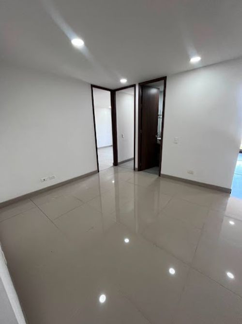 Apartamento de 2 alcobas en arriendo en Loma Benedictinos, Medellín, 90 m² · foto 3 de 14