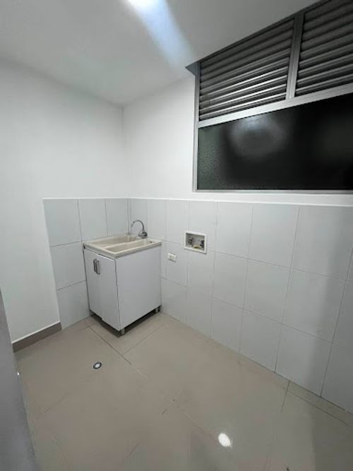 Apartamento de 2 alcobas en arriendo en Loma Benedictinos, Medellín, 90 m² · foto 4 de 14