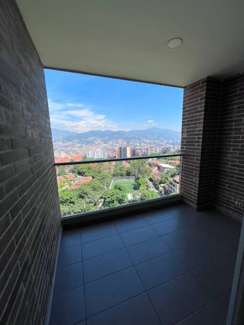 Apartamento de 2 alcobas en arriendo en Loma Benedictinos, Medellín, 90 m² · foto 5 de 14