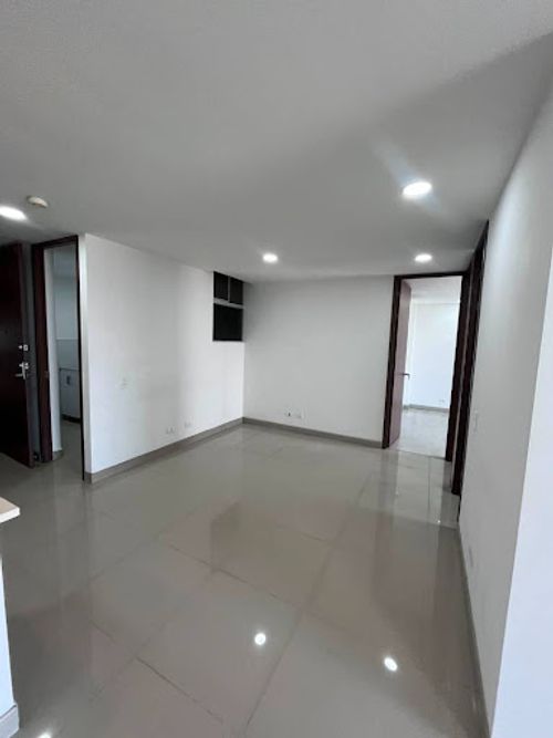 Apartamento de 2 alcobas en arriendo en Loma Benedictinos, Medellín, 90 m² · foto 7 de 14
