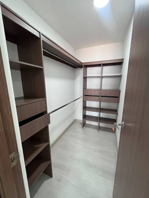Apartamento de 2 alcobas en arriendo en Loma Benedictinos, Medellín, 90 m² · foto 10 de 14