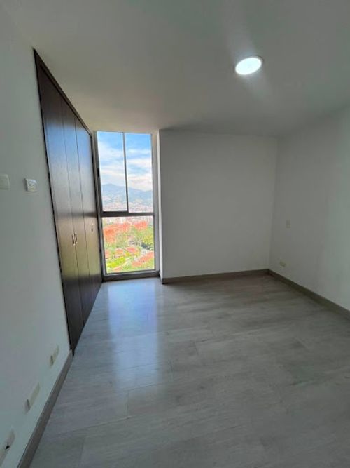 Apartamento de 2 alcobas en arriendo en Loma Benedictinos, Medellín, 90 m² · foto 11 de 14