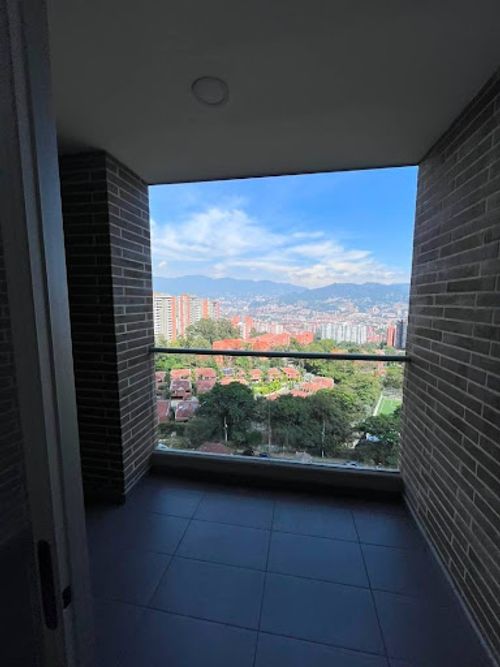 Apartamento de 2 alcobas en arriendo en Loma Benedictinos, Medellín, 90 m² · foto 12 de 14