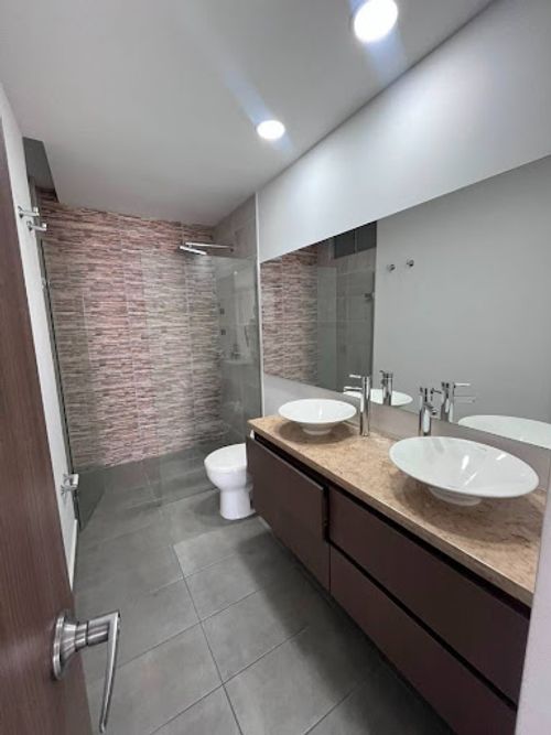 Apartamento de 2 alcobas en arriendo en Loma Benedictinos, Medellín, 90 m² · foto 13 de 14