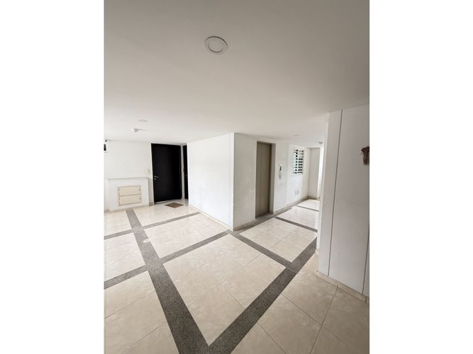 Apartamento de 2 alcobas en venta en Cabecera Del Llano, Bucaramanga, 75 m² · foto 2 de 19