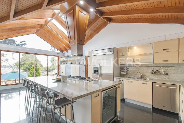 Casa de 6 alcobas en venta en Arrayanes, Bogotá, 379 m² · foto 4 de 20