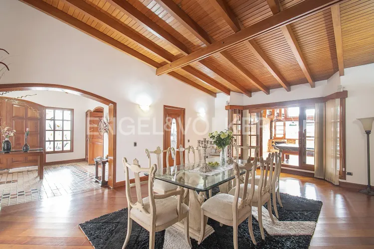 Casa de 6 alcobas en venta en Arrayanes, Bogotá, 379 m² · foto 3 de 20