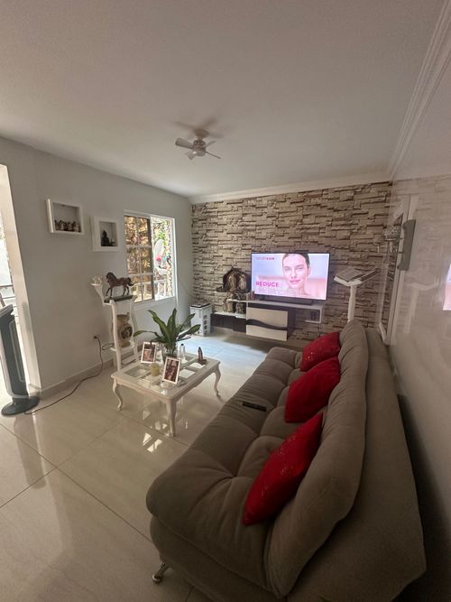 Casa de 5 alcobas en venta en Los Cedros, Bucaramanga, 230 m² · foto 3 de 19