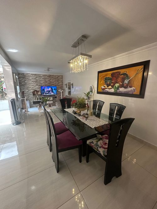 Casa de 5 alcobas en venta en Los Cedros, Bucaramanga, 230 m² · foto 4 de 19