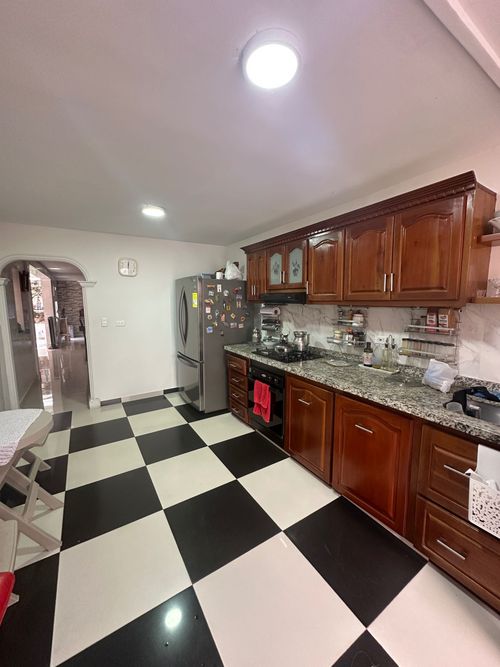 Casa de 5 alcobas en venta en Los Cedros, Bucaramanga, 230 m² · foto 6 de 19