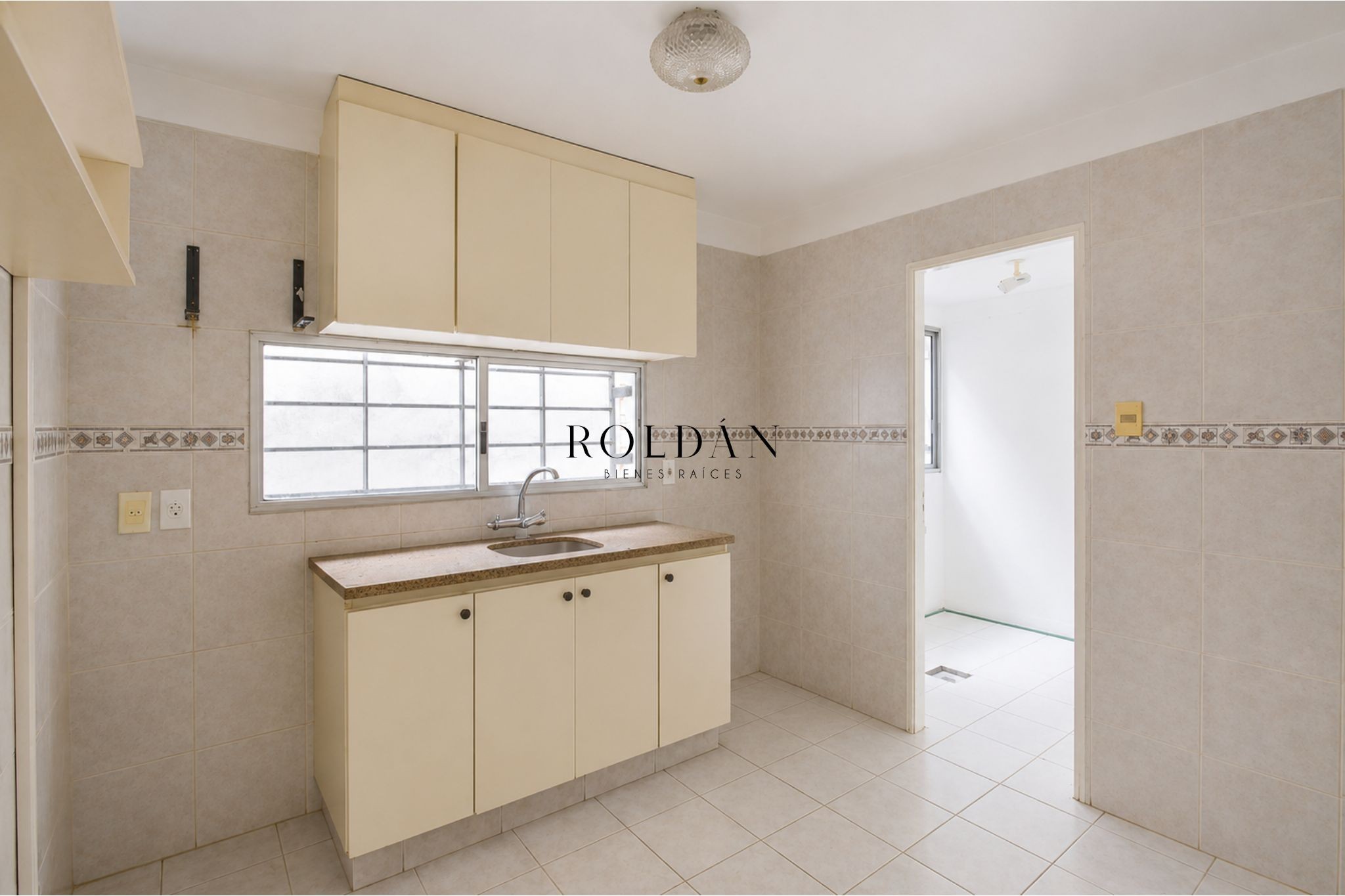 Apartamento Alquiler Centro 2 Dormitorios Gastos Comunes Bajos Portería A Metros De Avenida 18 De Julio · Foto 4