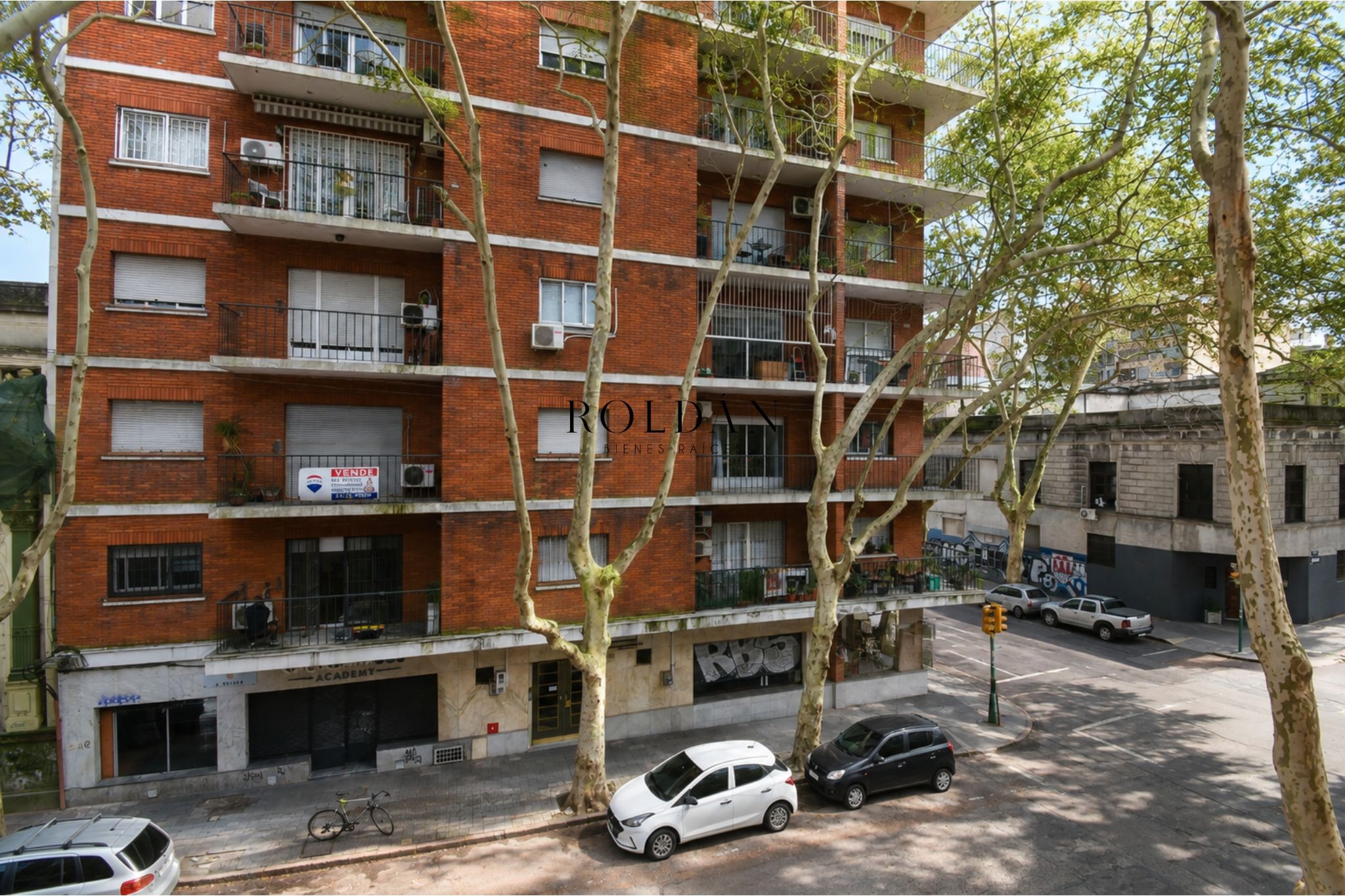 Apartamento Alquiler Centro 2 Dormitorios Gastos Comunes Bajos Portería A Metros De Avenida 18 De Julio · Foto 1