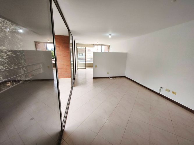 Apartamento de 1 alcoba en venta en Patio Bonito, Medellín, 62 m² · foto 2 de 19