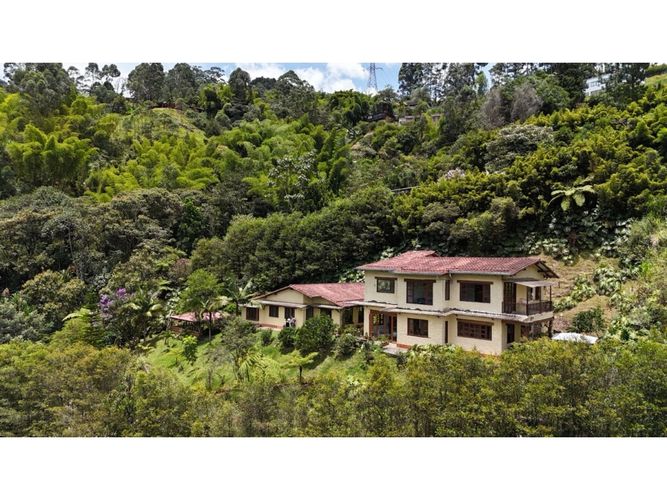 Casa de 4 alcobas en venta en San Isidro, La Estrella, 377 m² · foto 3 de 15
