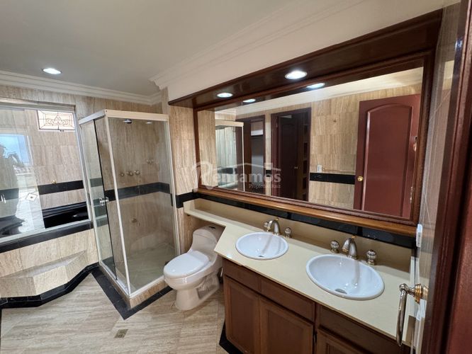 Apartamento de 4 alcobas en venta en El Tesoro, Medellín, 248 m² · foto 4 de 24