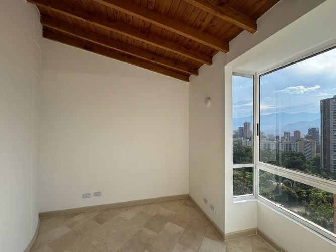 Apartamento de 4 alcobas en venta en El Tesoro, Medellín, 248 m² · foto 13 de 24