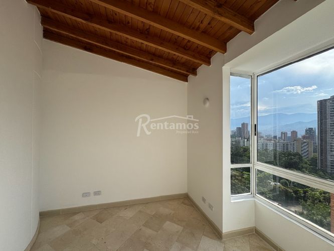 Apartamento de 4 alcobas en venta en El Tesoro, Medellín, 248 m² · foto 16 de 24
