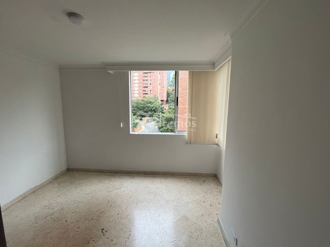 Apartamento de 4 alcobas en venta en El Tesoro, Medellín, 248 m² · foto 20 de 24