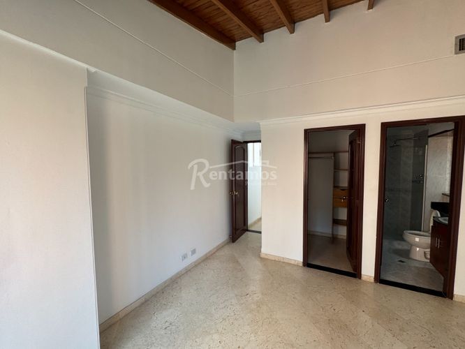 Apartamento de 4 alcobas en venta en El Tesoro, Medellín, 248 m² · foto 22 de 24