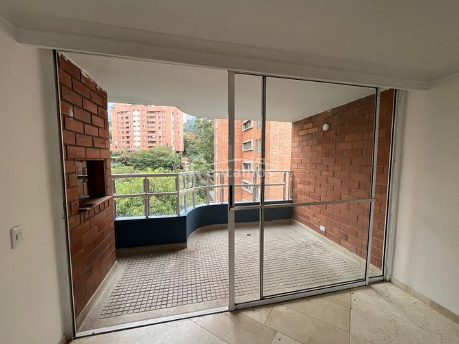 Apartamento de 4 alcobas en venta en El Tesoro, Medellín, 248 m² · foto 23 de 24
