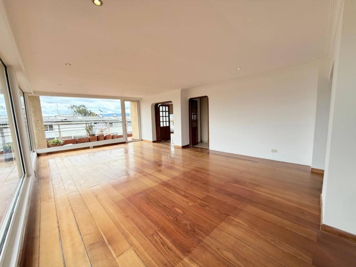 Apartamento en venta en Pontevedra, Bogotá · foto 3 de 24