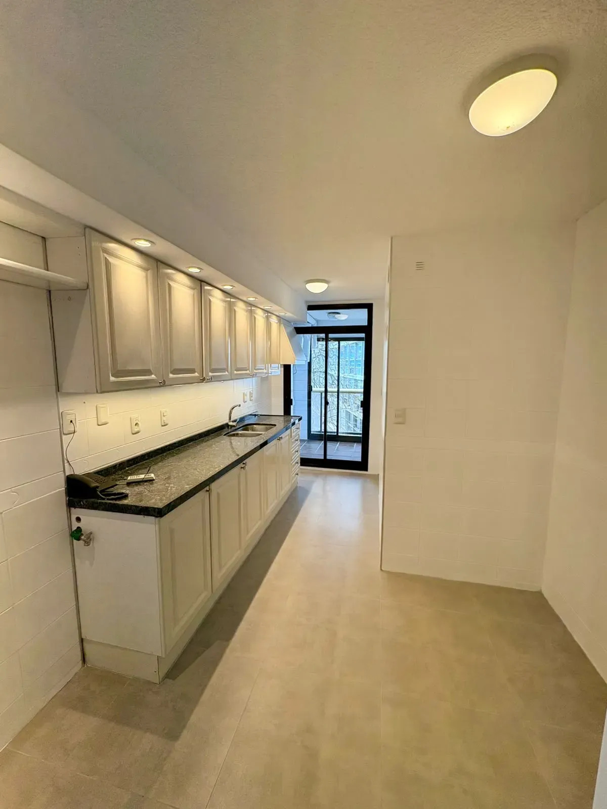 Alquiler Apartamento 4 Dormitorios Y 3 Baños, Amenities Y Calefacción En Puerto Del Buceo