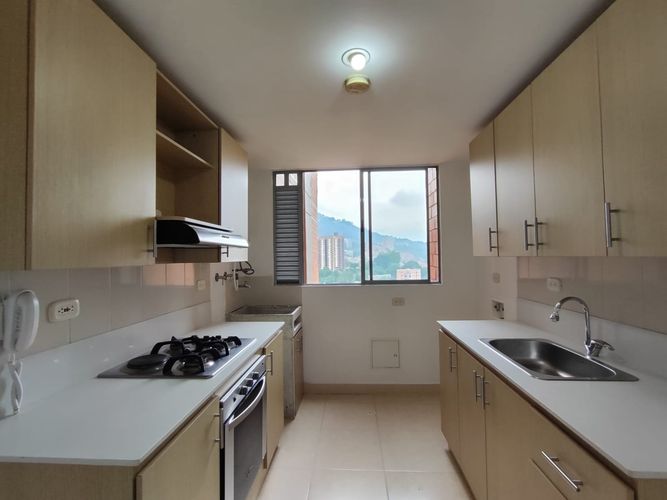 Apartamento de 3 alcobas en arriendo en Camino Verde, Envigado, 96 m² · foto 4 de 24