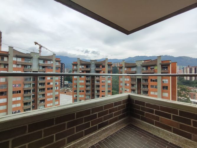 Apartamento de 3 alcobas en arriendo en Camino Verde, Envigado, 96 m² · foto 22 de 24