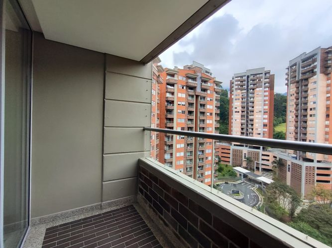 Apartamento de 3 alcobas en arriendo en Camino Verde, Envigado, 96 m² · foto 24 de 24