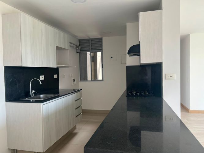 Apartamento de 3 alcobas en venta en El Poblado, Medellín, 94 m² · foto 4 de 15