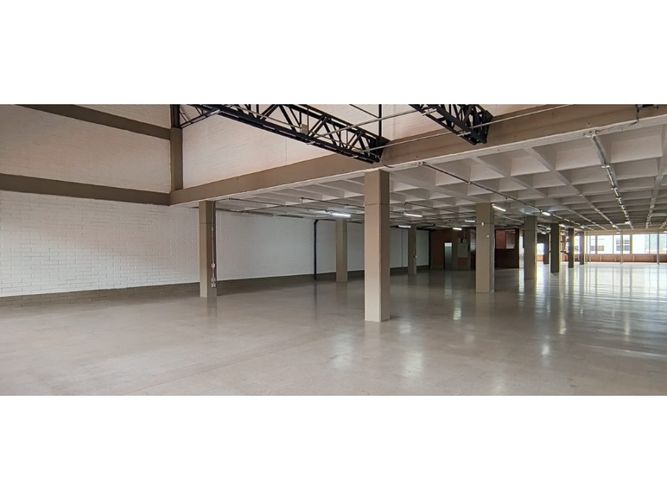 Local en arriendo en La Candelaria, Medellín, 870 m² · foto 7 de 8