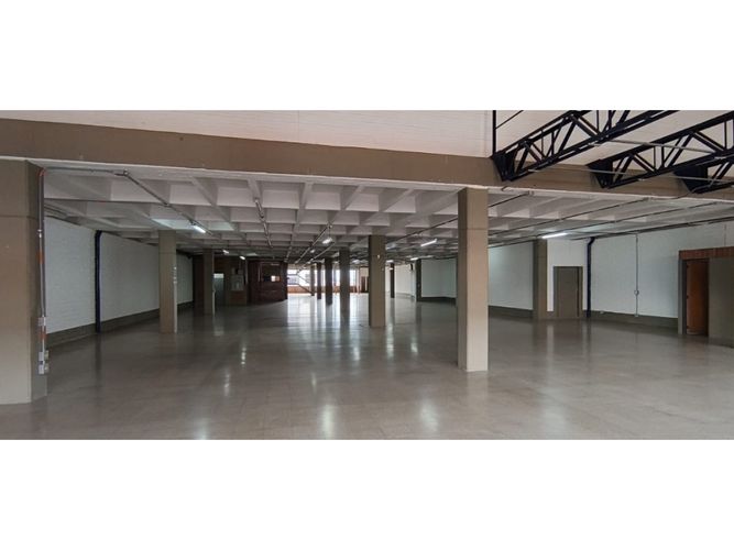 Local en arriendo en La Candelaria, Medellín, 870 m² · foto 8 de 8