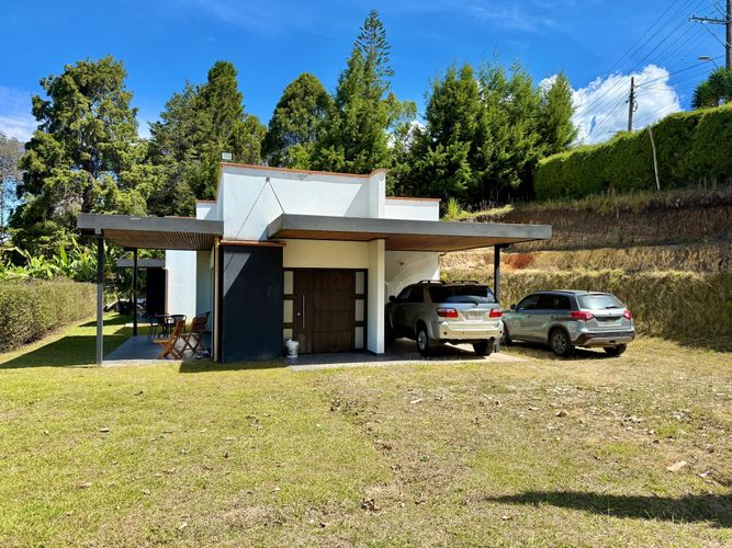 Casa de 4 alcobas en venta en Cuchillas De San Jose, Rionegro, 208 m² · foto 2 de 24