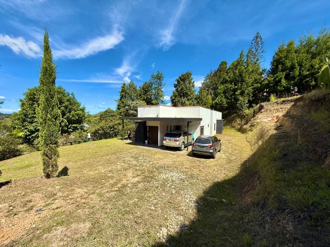 Casa de 4 alcobas en venta en Cuchillas De San Jose, Rionegro, 208 m² · foto 3 de 24